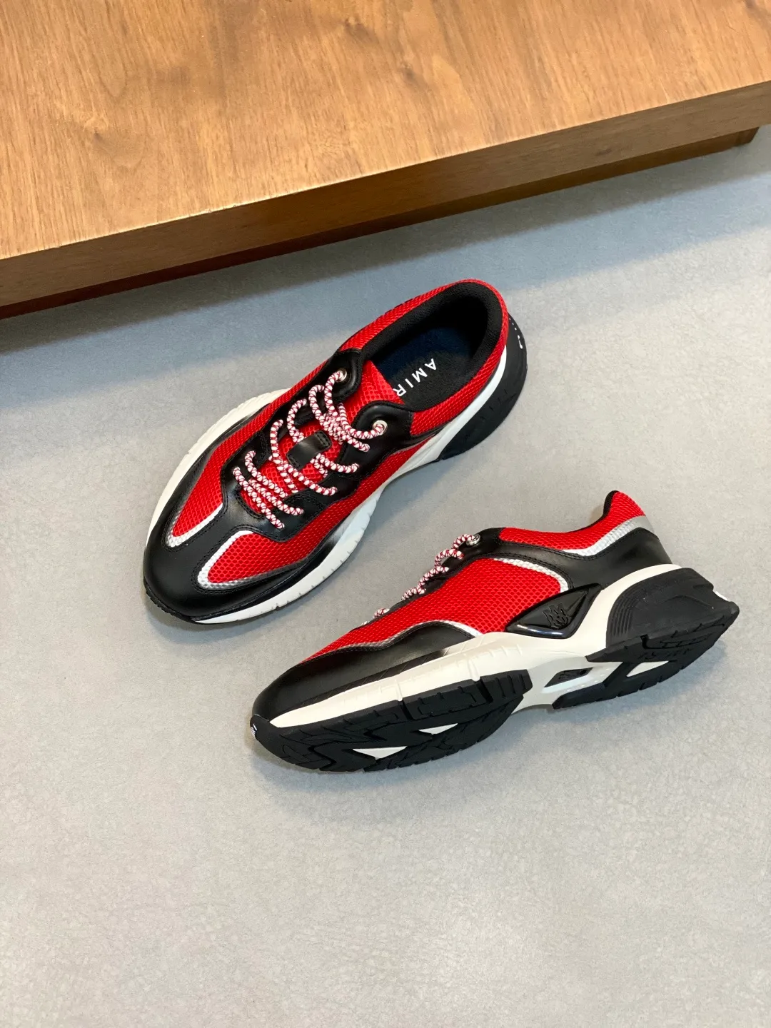 💰740 AMIRI's new men's casual sports shoes, made of first-layer cowhide leather uppers and spliced ​​with original breathable mesh, rich in three-dimensionality, contrasting color design, simple style, fashionable and sporty, breathable mesh lining, original ultra-light outsole, a must-have item for daily leisure! Size: 38-45 (38, 45 customized)